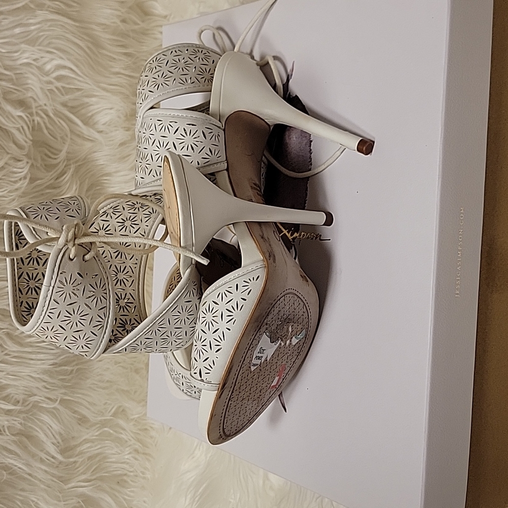 Jessica Simpson Barcia Heels, 10M, White - Picture 3 of 5